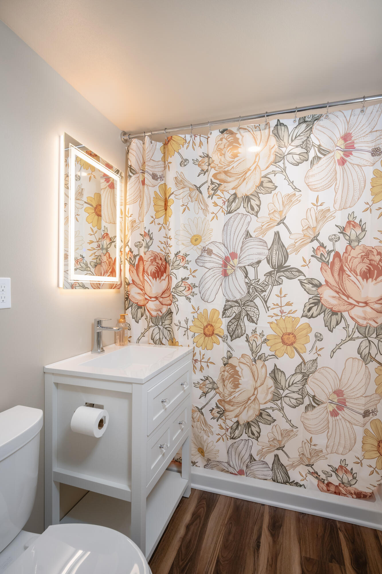 13350 West Bluemound Road, Unit 2 Elm Grove, WI 53122 - Photo 13 of 22 Stylish full bathroom