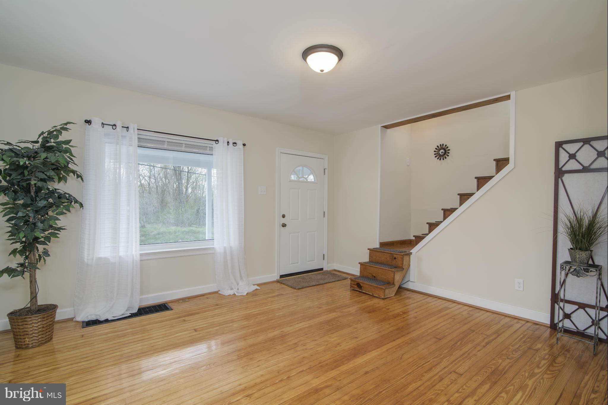 16372 Spielman Road Williamsport, MD 21795 - Photo 14 of 30 Living Room