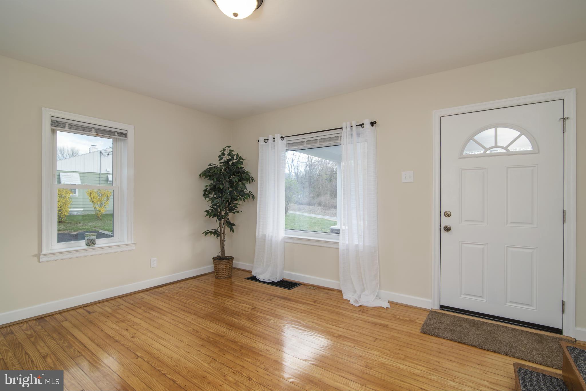 16372 Spielman Road Williamsport, MD 21795 - Photo 15 of 30 Living Room