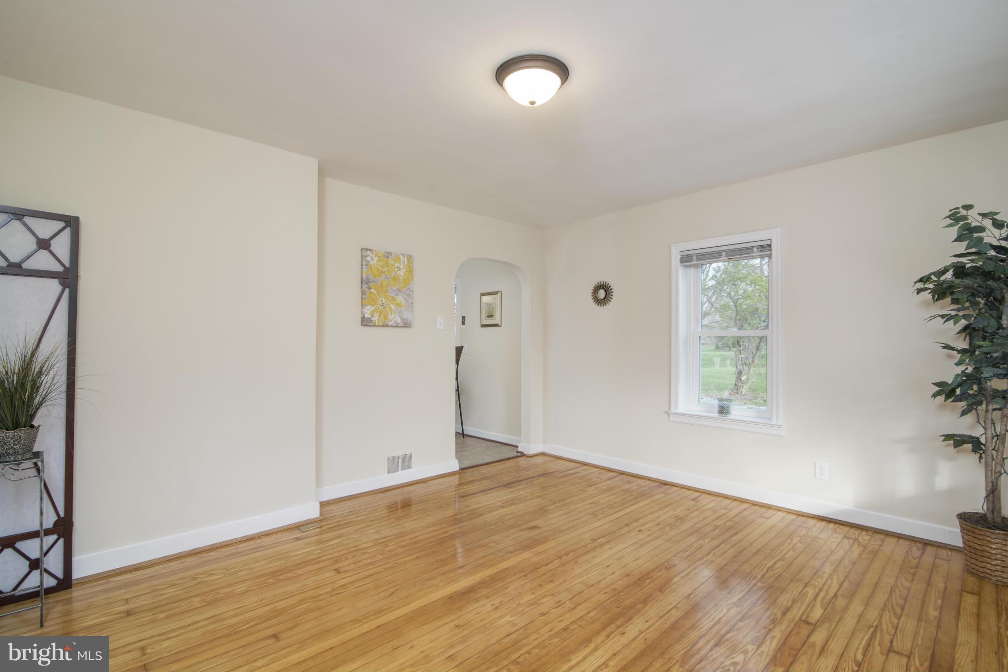 16372 Spielman Road Williamsport, MD 21795 - Photo 17 of 30 Living Room
