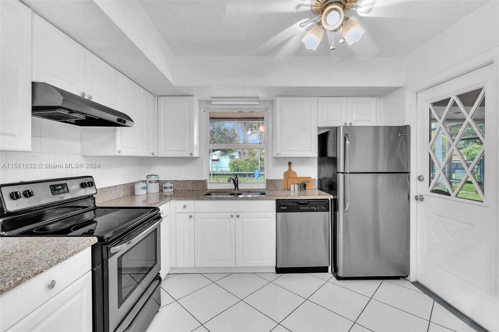 1904 North Park Road Hollywood, FL 33021 - Photo 11 of 28 Gallery Image 11