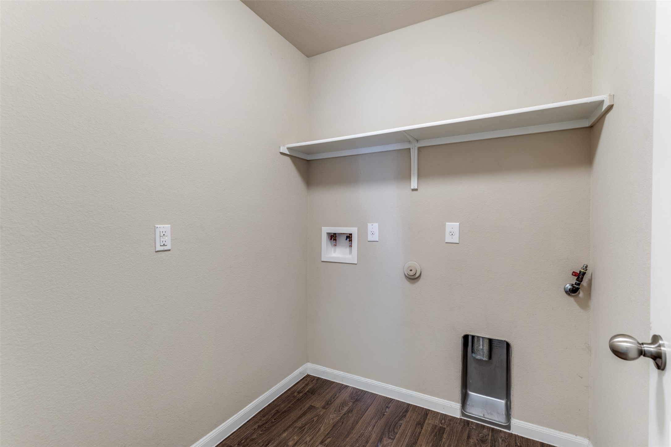 801 Silver Wing Drive Austin, TX 78725 - Photo 20 of 29 a view of small space