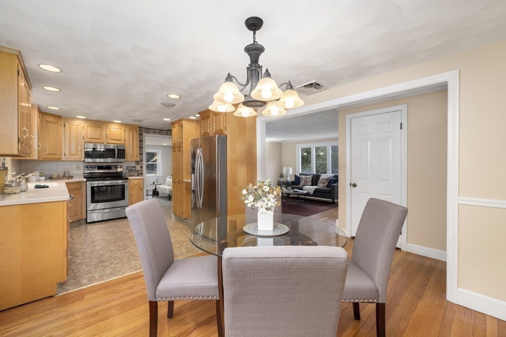 46 Catherine Avenue Reading, MA 01867 - Photo 11 of 32 Gallery Image 11