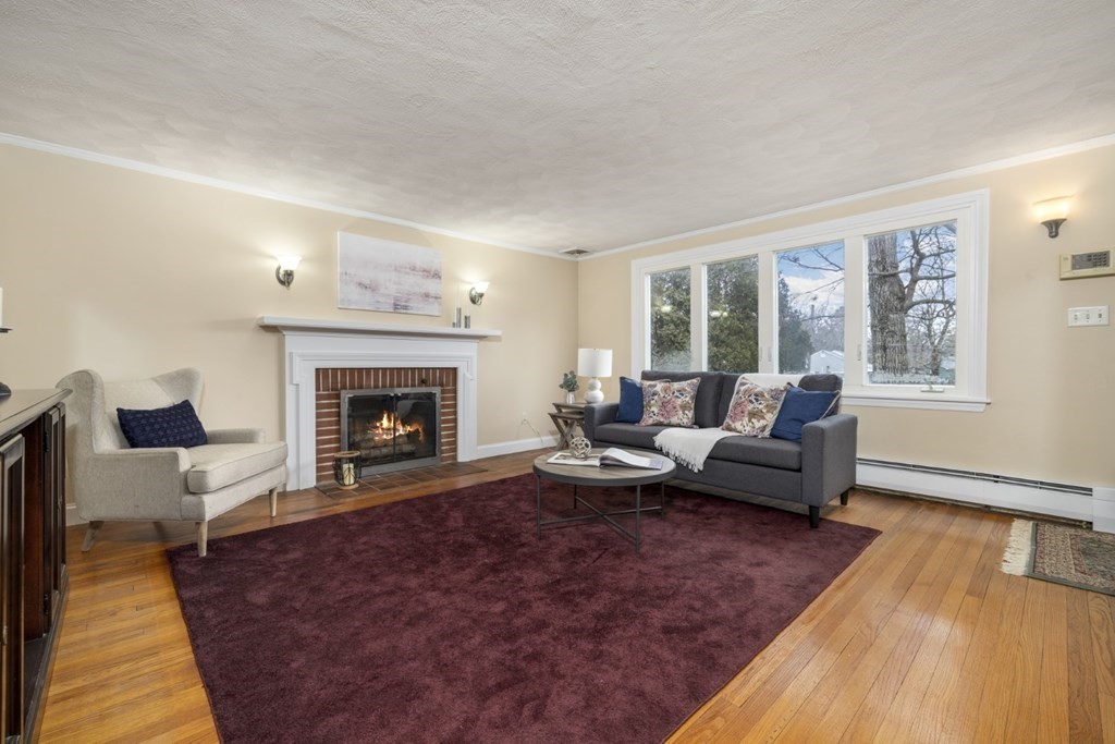 46 Catherine Avenue Reading, MA 01867 - Photo 4 of 32 Gallery Image 4