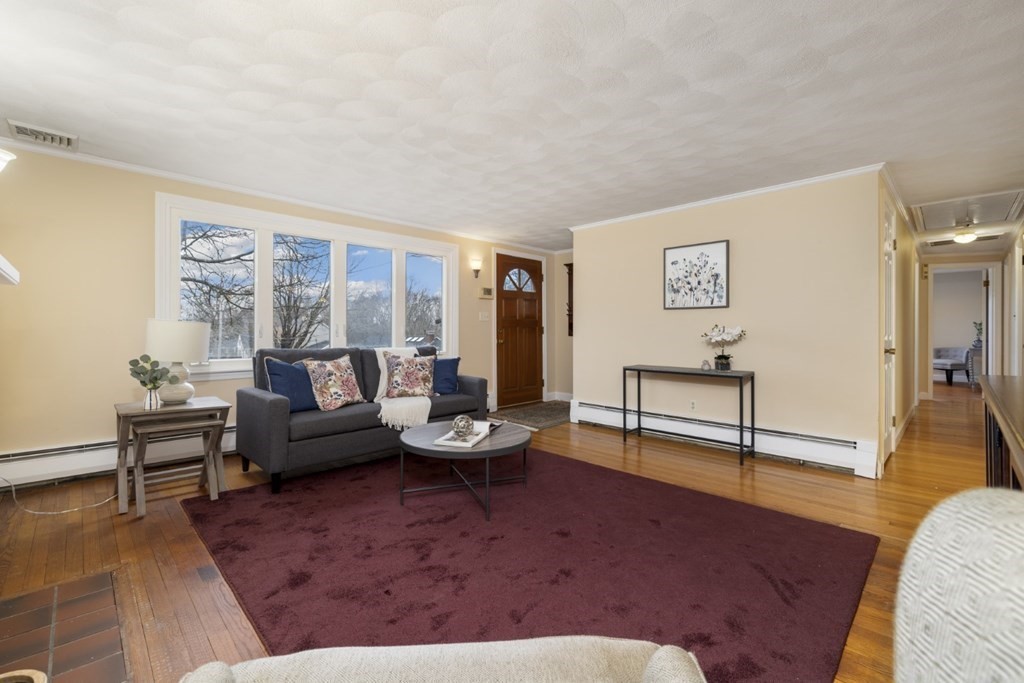 46 Catherine Avenue Reading, MA 01867 - Photo 5 of 32 Gallery Image 5