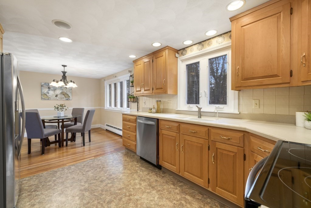 46 Catherine Avenue Reading, MA 01867 - Photo 8 of 32 Gallery Image 8