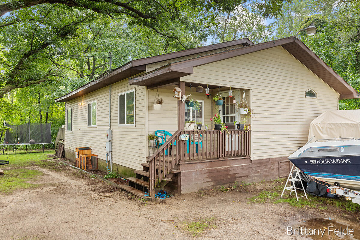 5558 Carlson Road Edmore, MI 48829 - Photo 1 of 20 IMG_1000