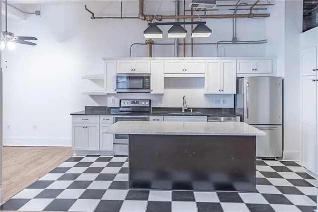 $1,950 | 215 Mitchell Street Southwest, Unit 13, Atlanta, GA 30303