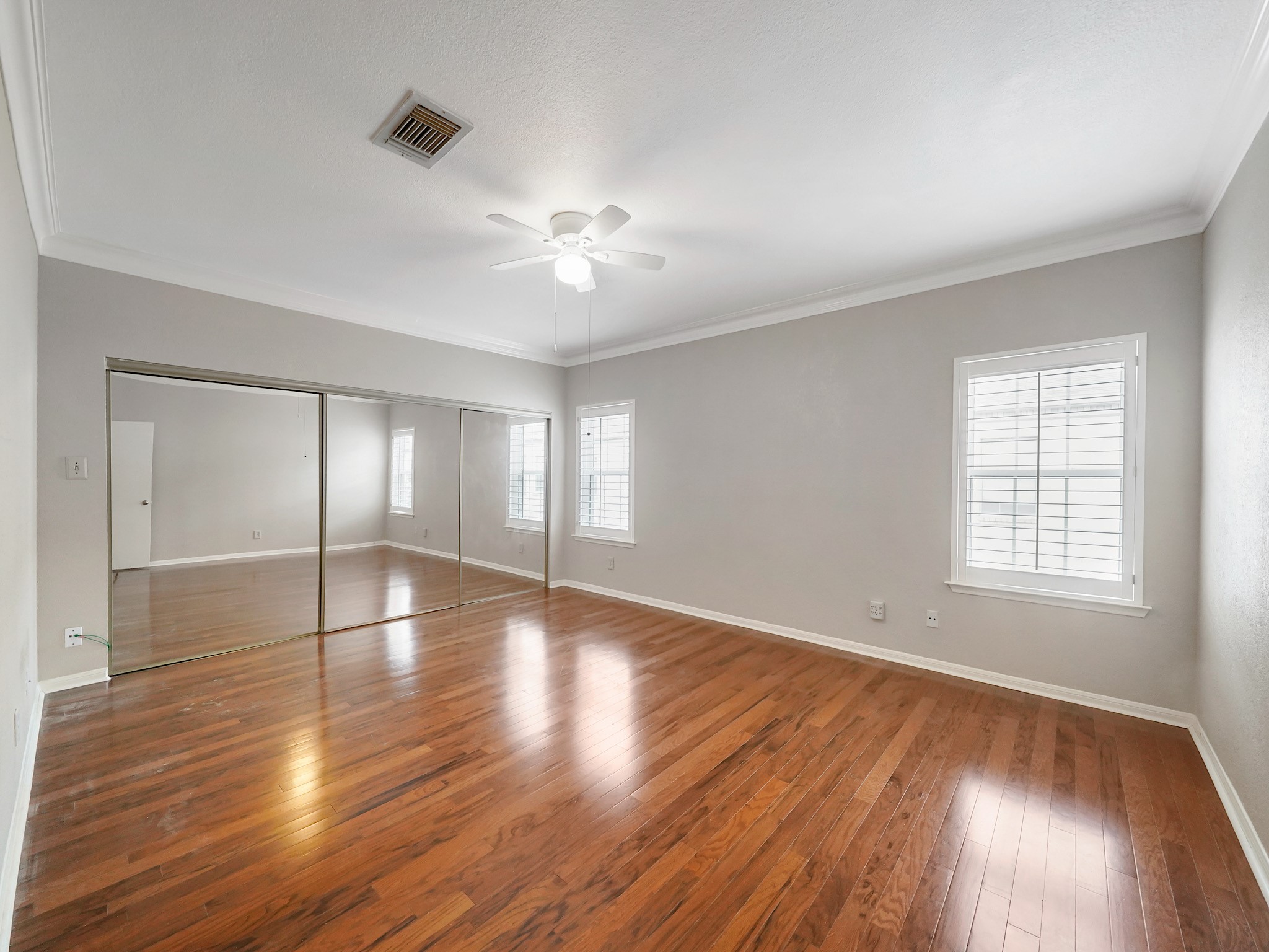 6000 Reims Road, Unit 2205 Houston, TX 77036 - Photo 23 of 35 Spacious secondary bedroom with natural light.