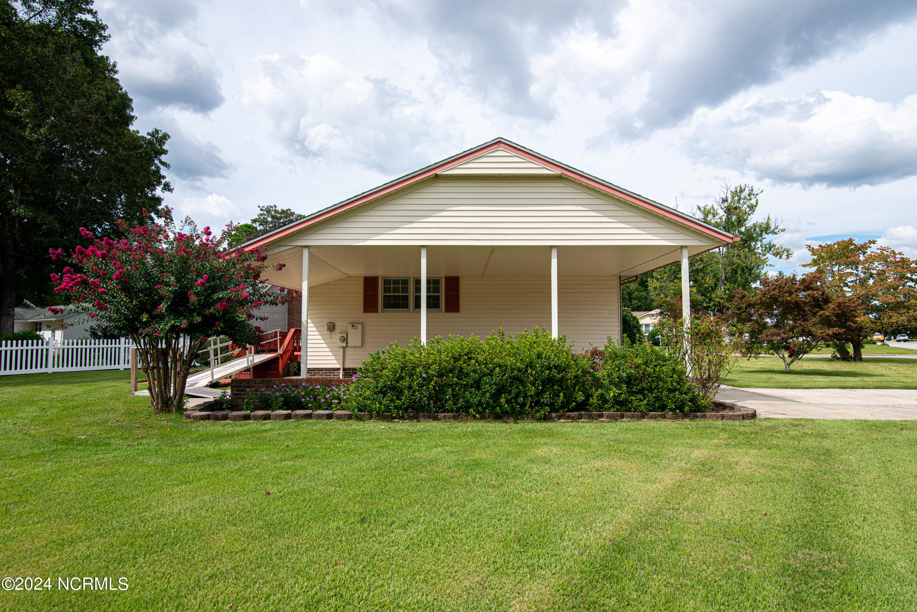1103 Decatur Road Jacksonville, NC 28540 - Photo 5 of 48 DSC_8917