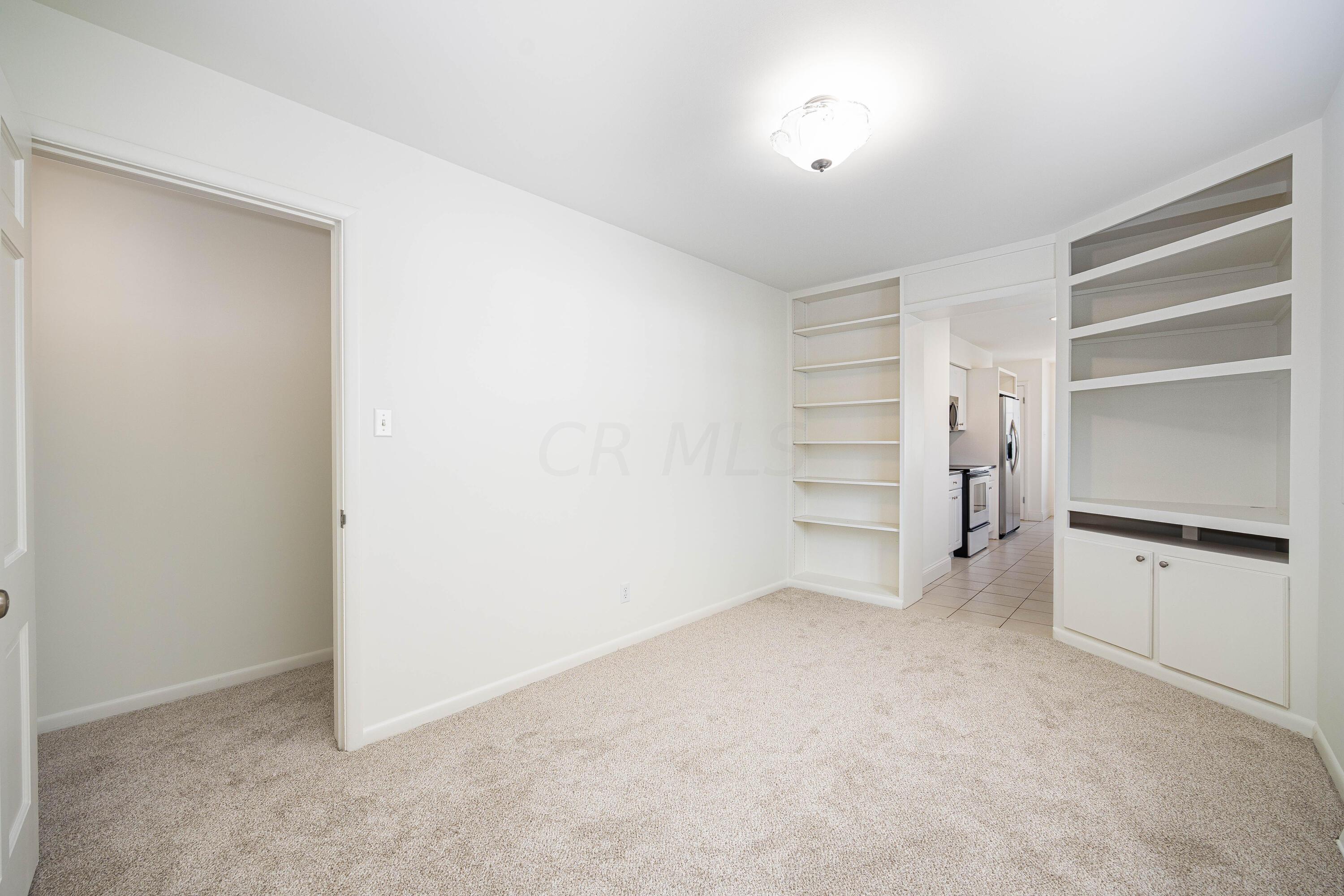 1515 Zollinger Road Columbus, OH 43221 - Photo 18 of 40 Family Room/Den