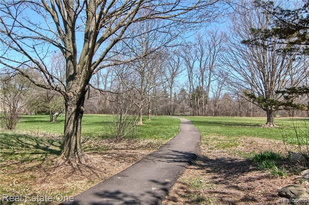36225 Fredericksburg Road Farmington Hills, MI 48331 - Photo 7 of 30