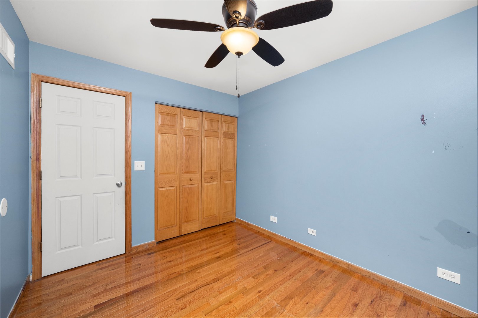 873 Symphony Drive Aurora, IL 60504 - Photo 13 of 24 an empty room with closet and a chandelier fan