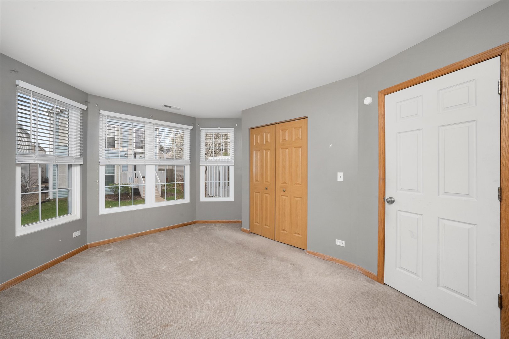 873 Symphony Drive Aurora, IL 60504 - Photo 17 of 24 a view of an empty room with a window