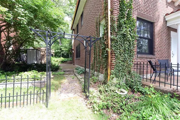 $4,750 | 418 Carswold Drive, St. Louis, MO 63105