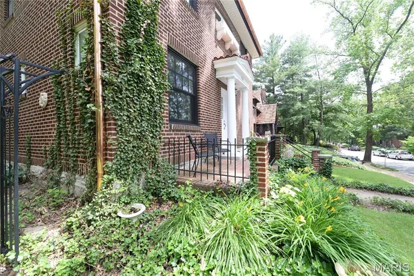 $4,750 | 418 Carswold Drive, St. Louis, MO 63105