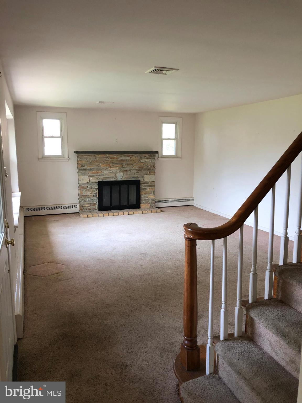 3349 Paper Mill Road Huntingdon Valley, PA 19006 - Photo 14 of 29 Living Rooom