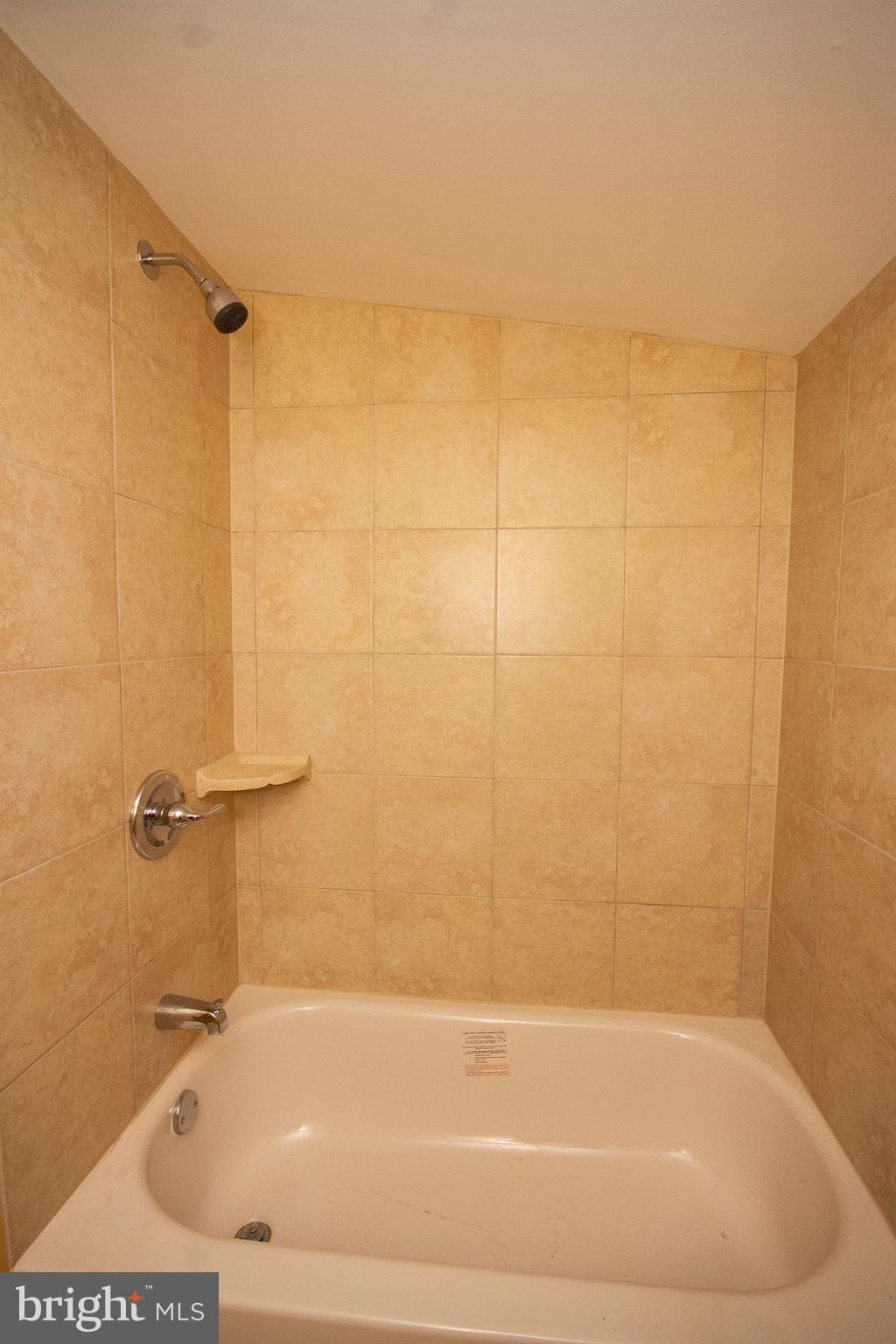 1714 Newcastle Road Baltimore, MD 21244 - Photo 16 of 29 Bath