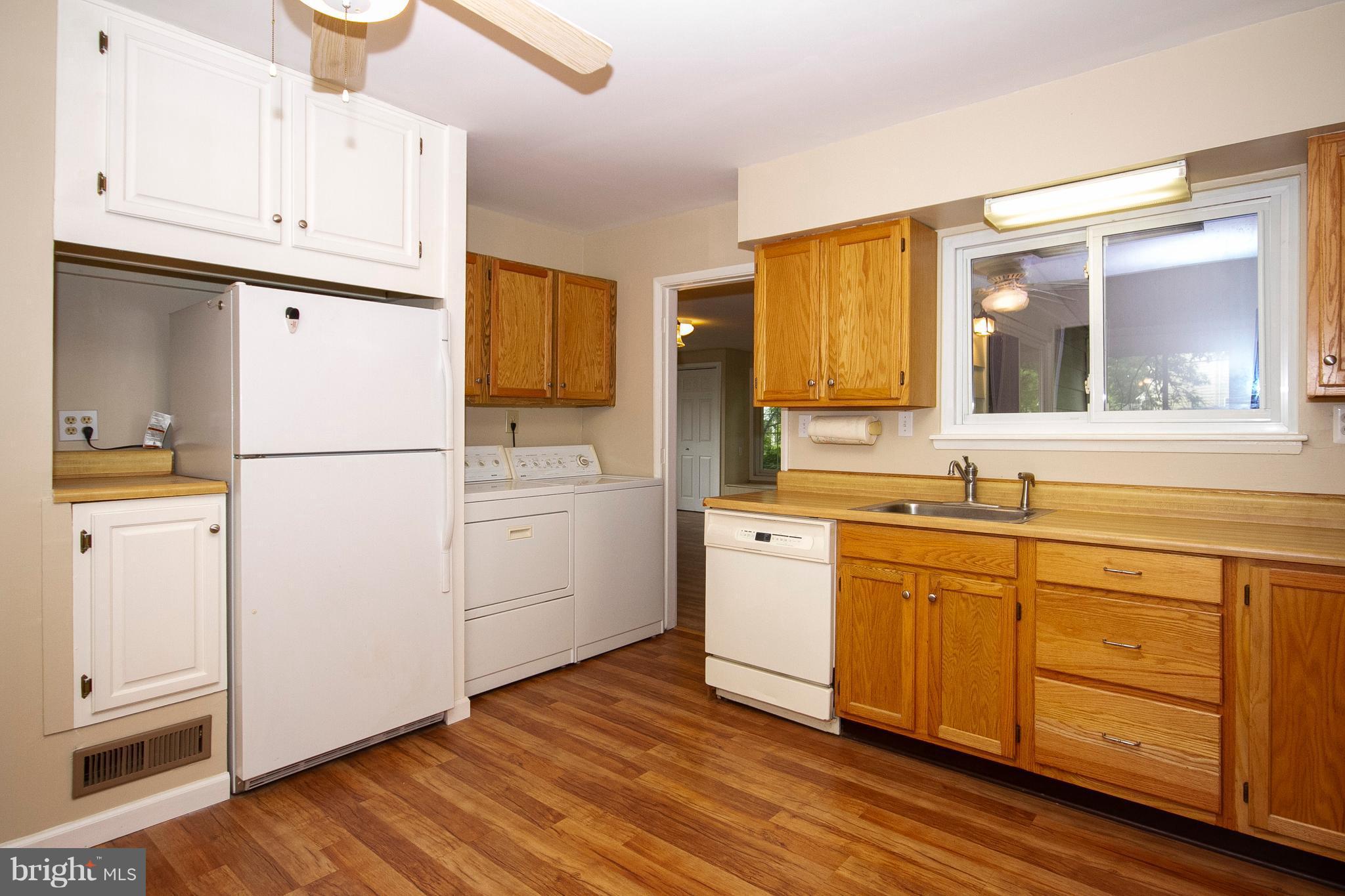 1714 Newcastle Road Baltimore, MD 21244 - Photo 8 of 29 Kitchen