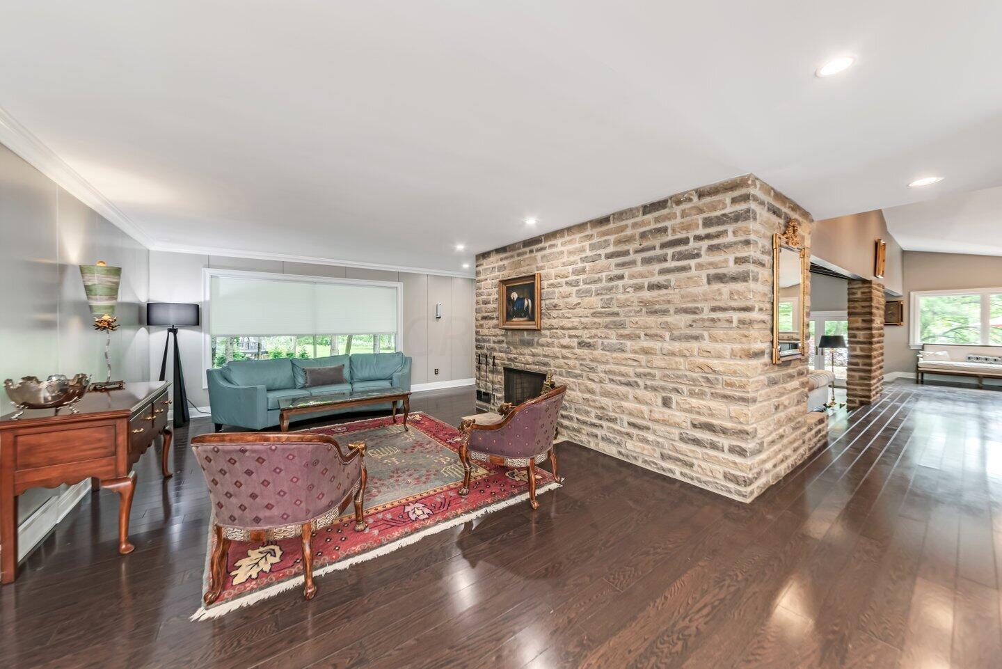 3992 Old Poste Road Columbus, OH 43221 - Photo 4 of 64 Gallery Image 4