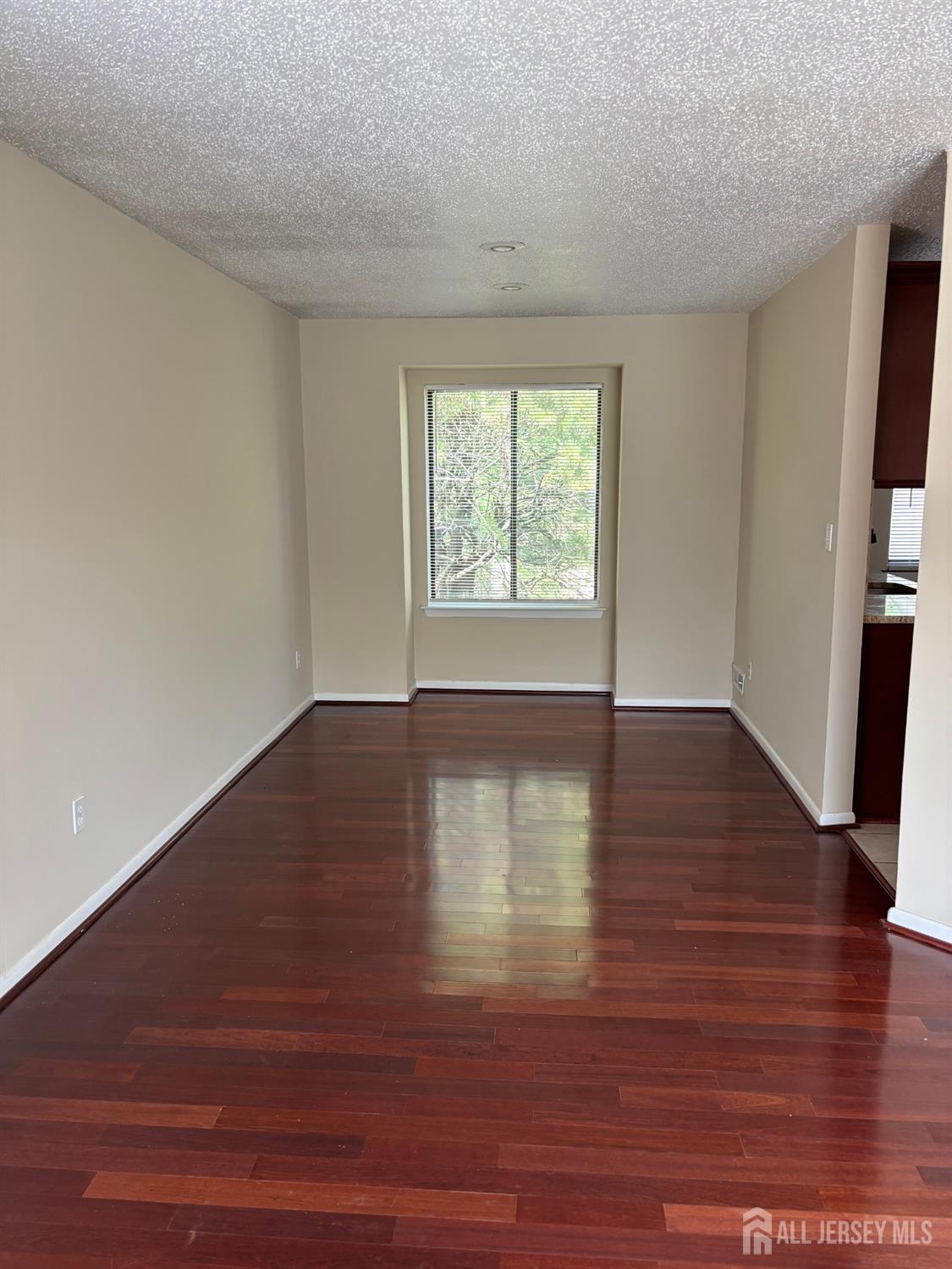 92 Gate House Lane Edison, NJ 08820 - Photo 4 of 15