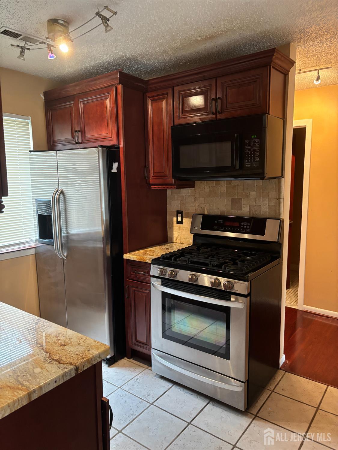 92 Gate House Lane Edison, NJ 08820 - Photo 7 of 15