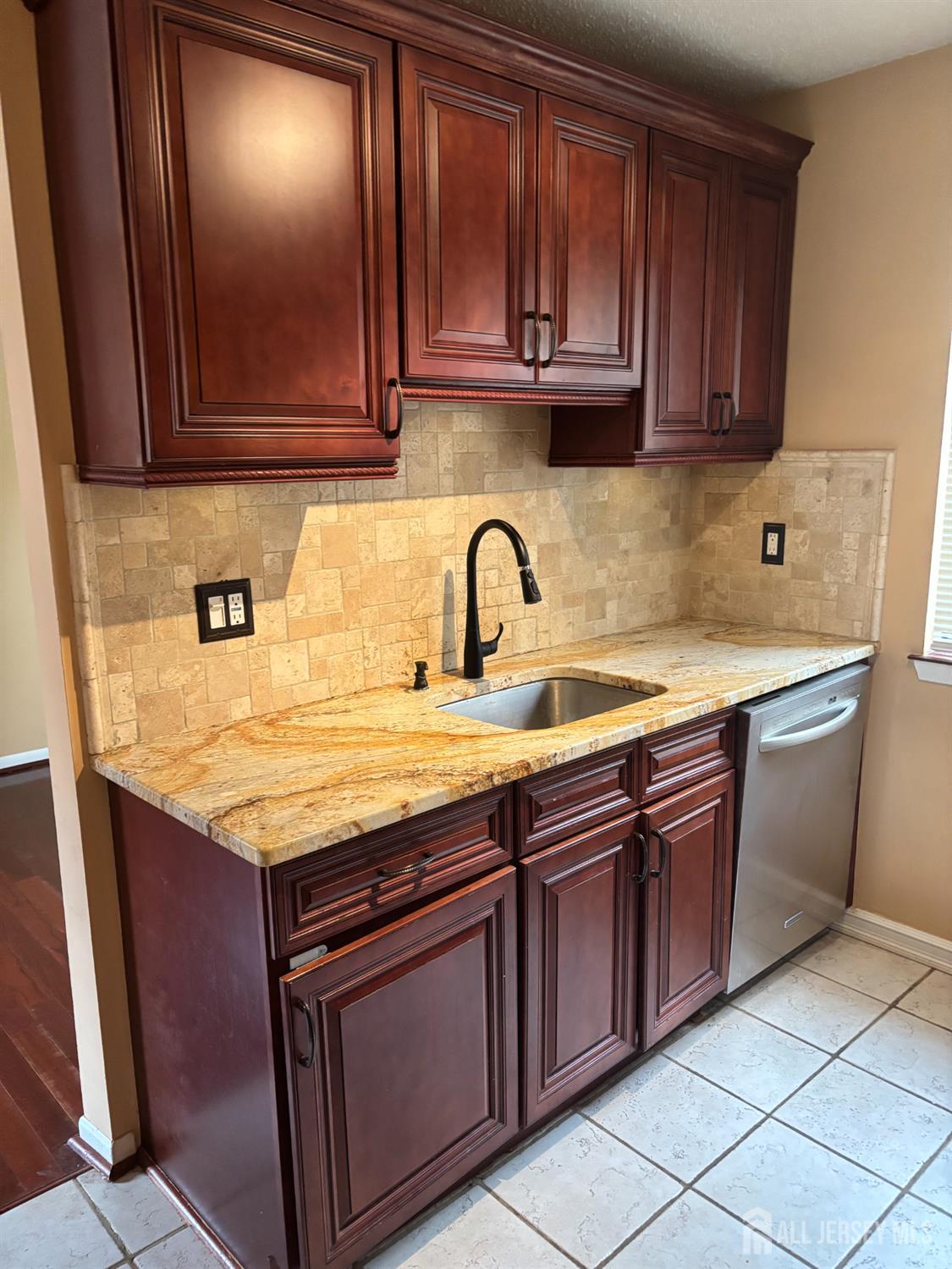 92 Gate House Lane Edison, NJ 08820 - Photo 8 of 15