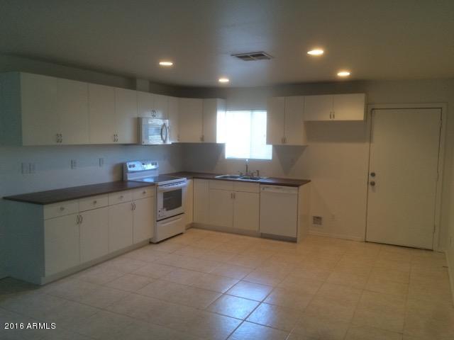 2420 East Roeser Road Phoenix, AZ 85040 - Photo 3 of 10 Kitchen