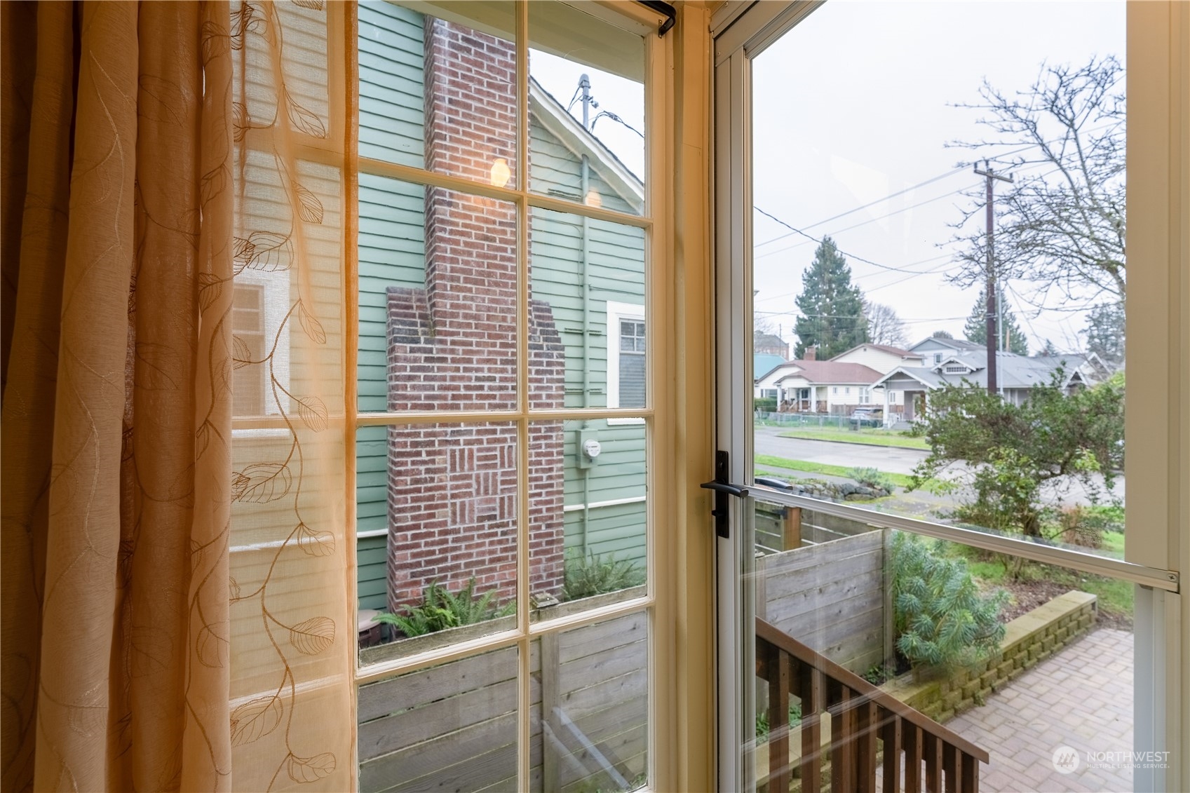 334 Northwest 82nd Street Seattle, WA 98117 - Photo 11 of 40