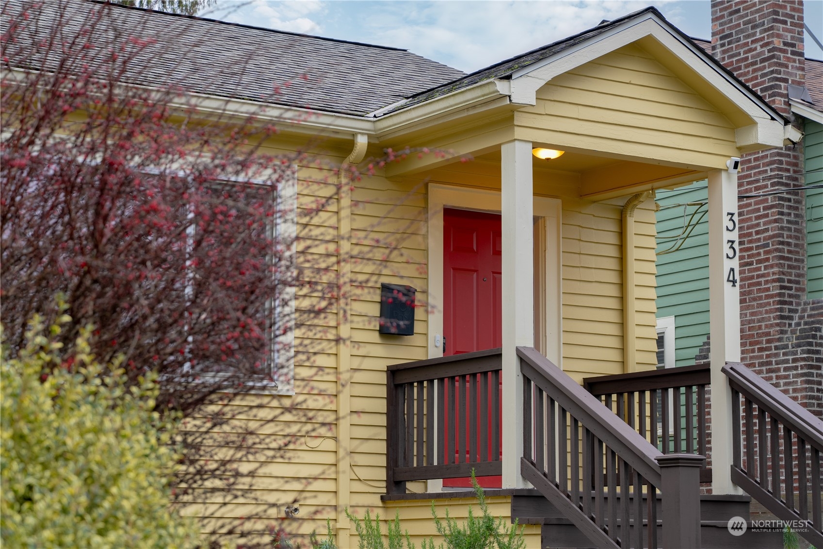 334 Northwest 82nd Street Seattle, WA 98117 - Photo 2 of 40