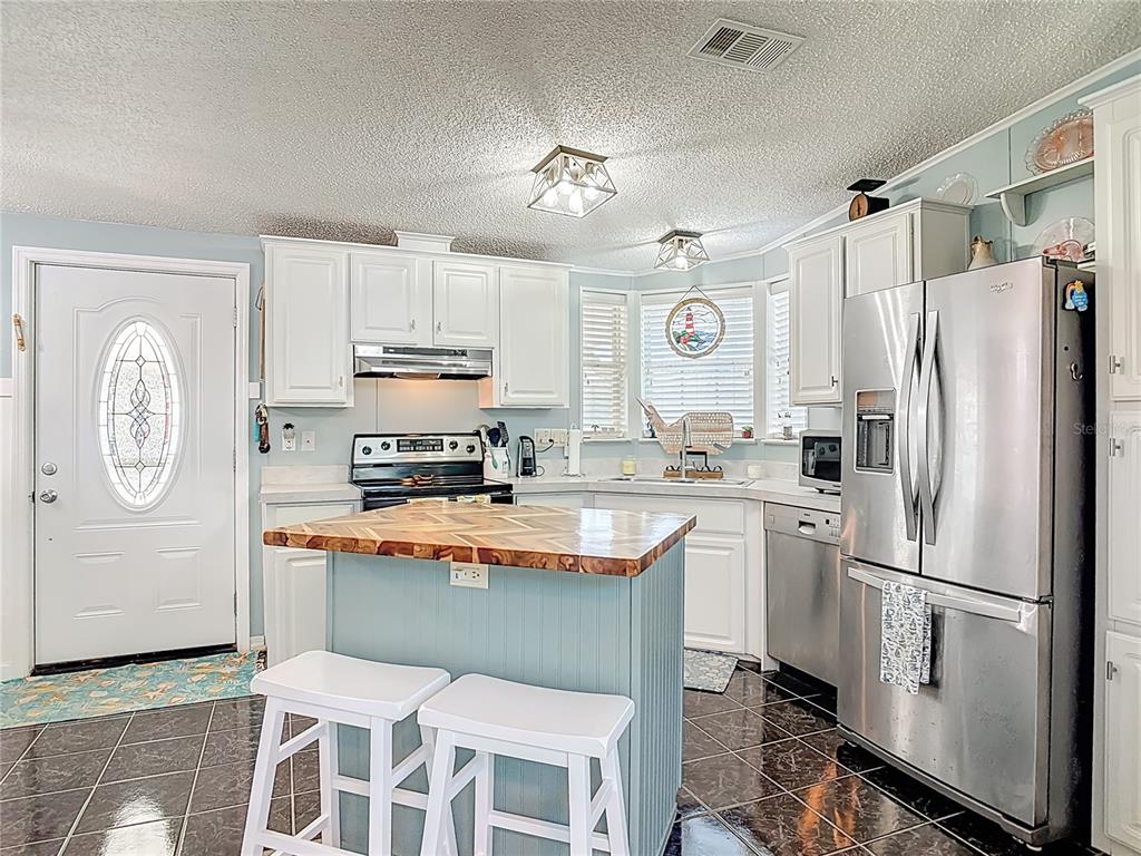 70 Eagle Point South Osteen, FL 32764 - Photo 9 of 52