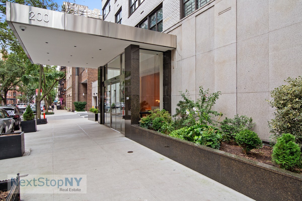 200 East 74th Street, Unit 3G Manhattan, NY 10021 - Photo 8 of 12