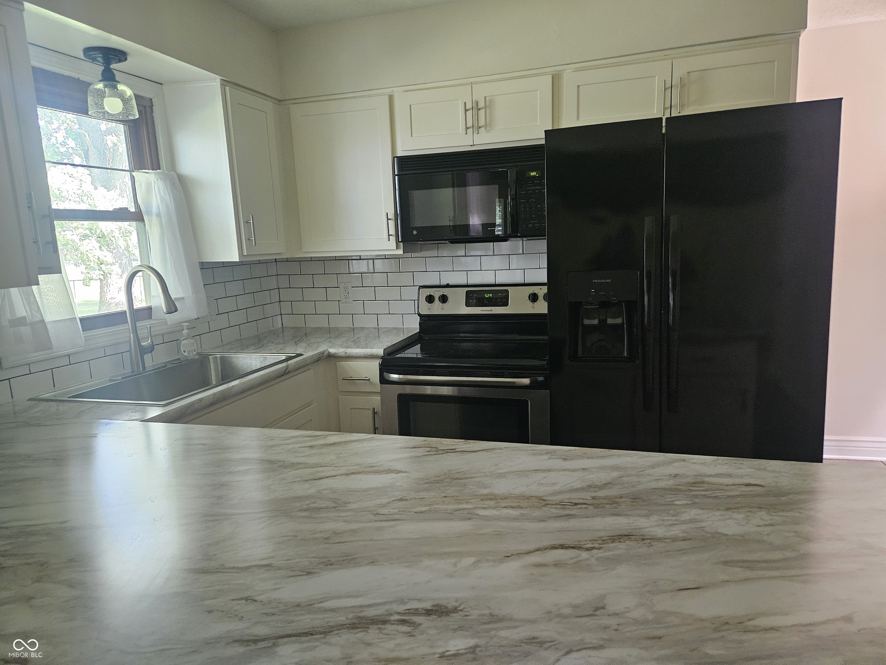 1402 South Thompson Road Shelbyville, IN 46176 - Photo 3 of 7