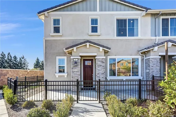 $549,998 | 16681 Wyndham Lane, Unit 8, Fontana, CA 92336