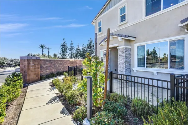 $549,998 | 16681 Wyndham Lane, Unit 8, Fontana, CA 92336