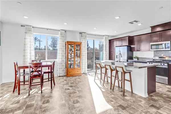 $549,998 | 16681 Wyndham Lane, Unit 8, Fontana, CA 92336