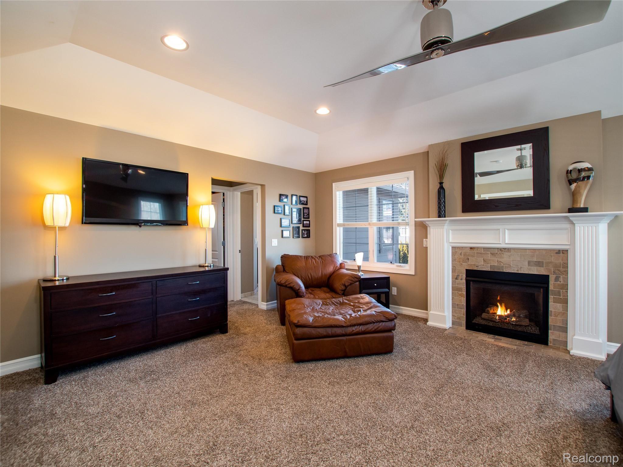 330 Woodward Avenue Rochester, MI 48307 - Photo 20 of 39 330 Woodward-33.jpg