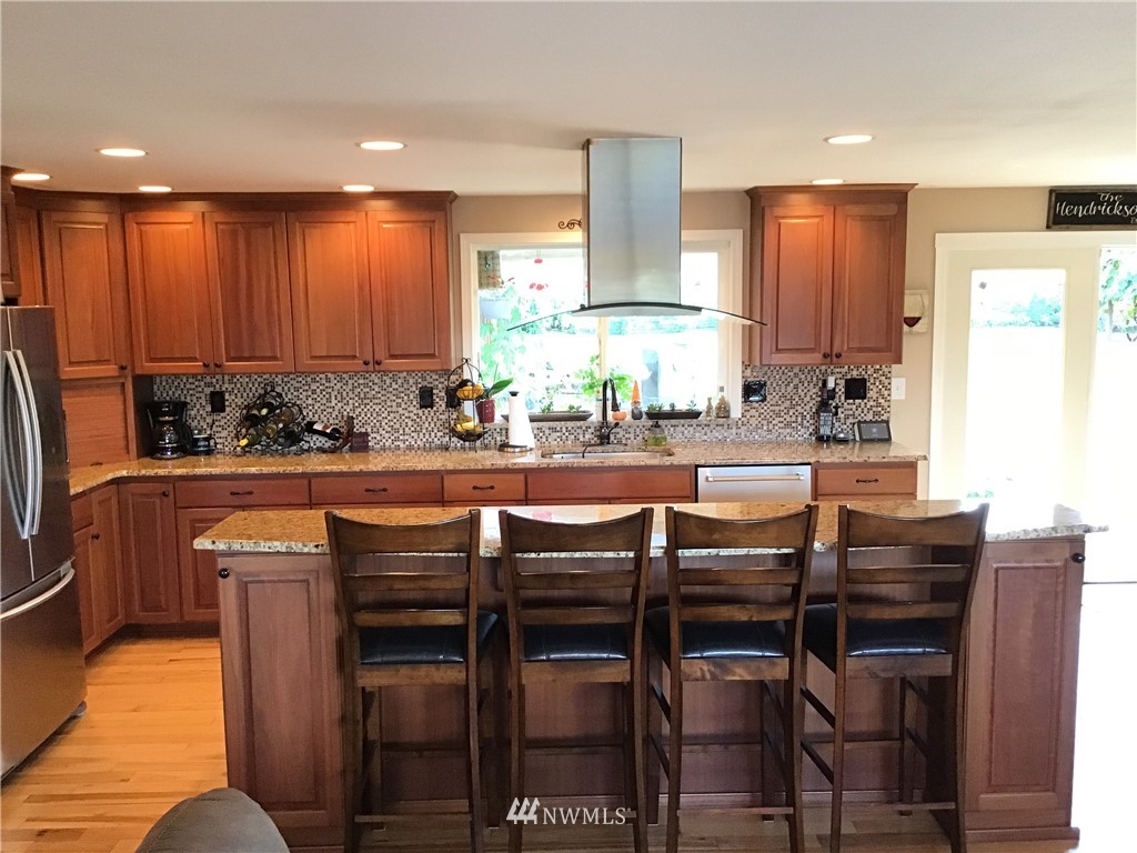 19250 106th Avenue Southeast Renton, WA 98055 - Photo 3 of 37 Gallery Image 3