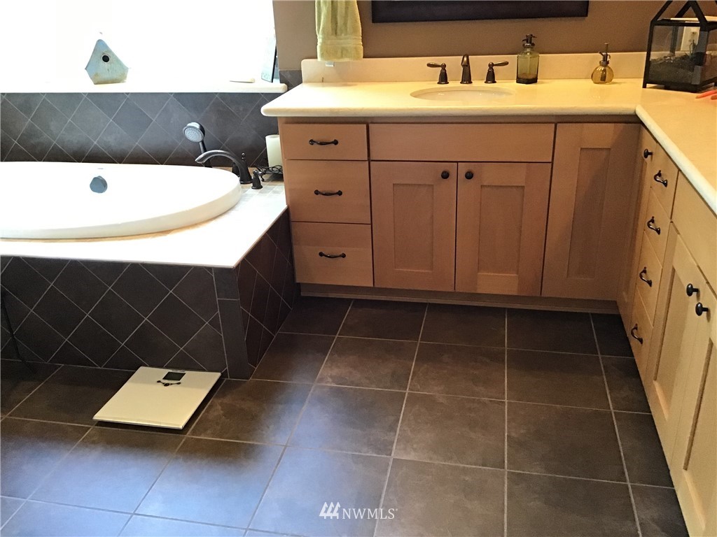 19250 106th Avenue Southeast Renton, WA 98055 - Photo 21 of 37 Gallery Image 21