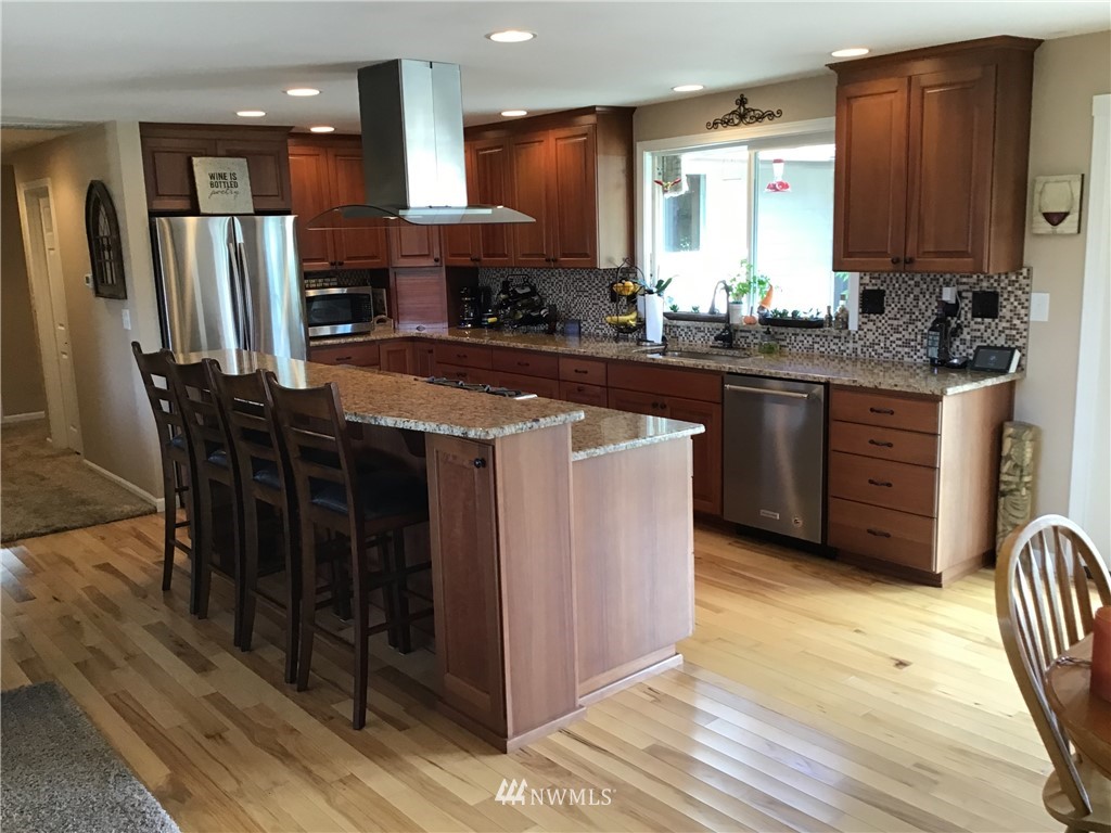 19250 106th Avenue Southeast Renton, WA 98055 - Photo 5 of 37 Gallery Image 5