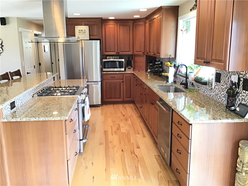 19250 106th Avenue Southeast Renton, WA 98055 - Photo 6 of 37 Gallery Image 6