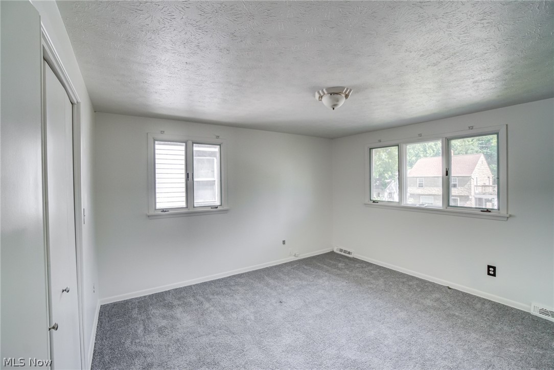 18212 Cornwall Road Cleveland, OH 44119 - Photo 11 of 22