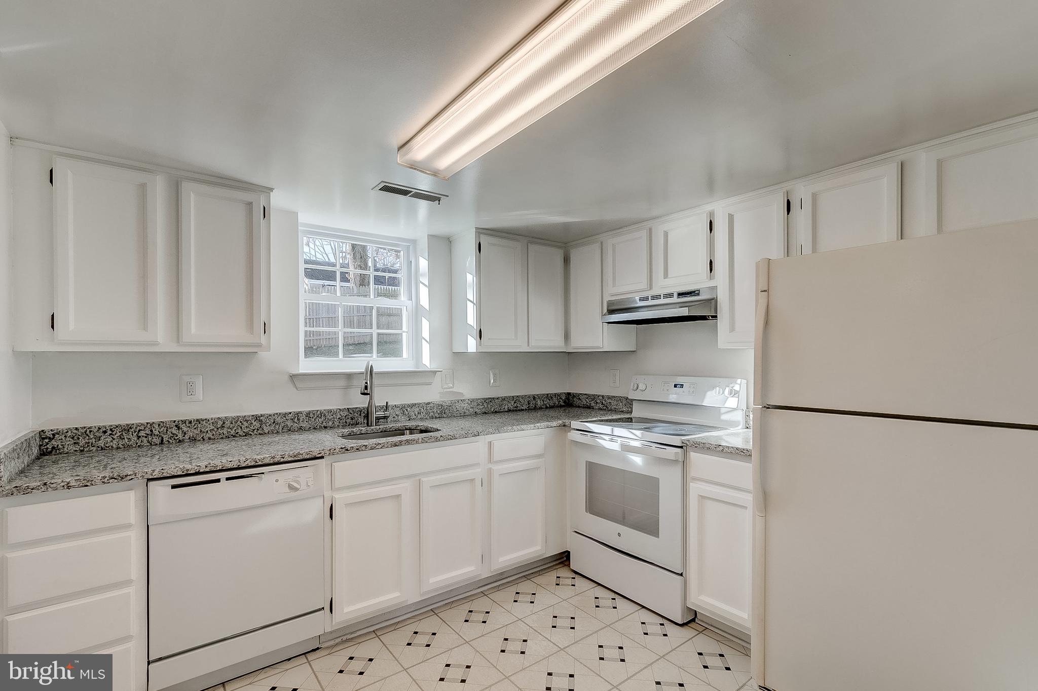 9324 Decatur Place Laurel, MD 20723 - Photo 9 of 35 Kitchen