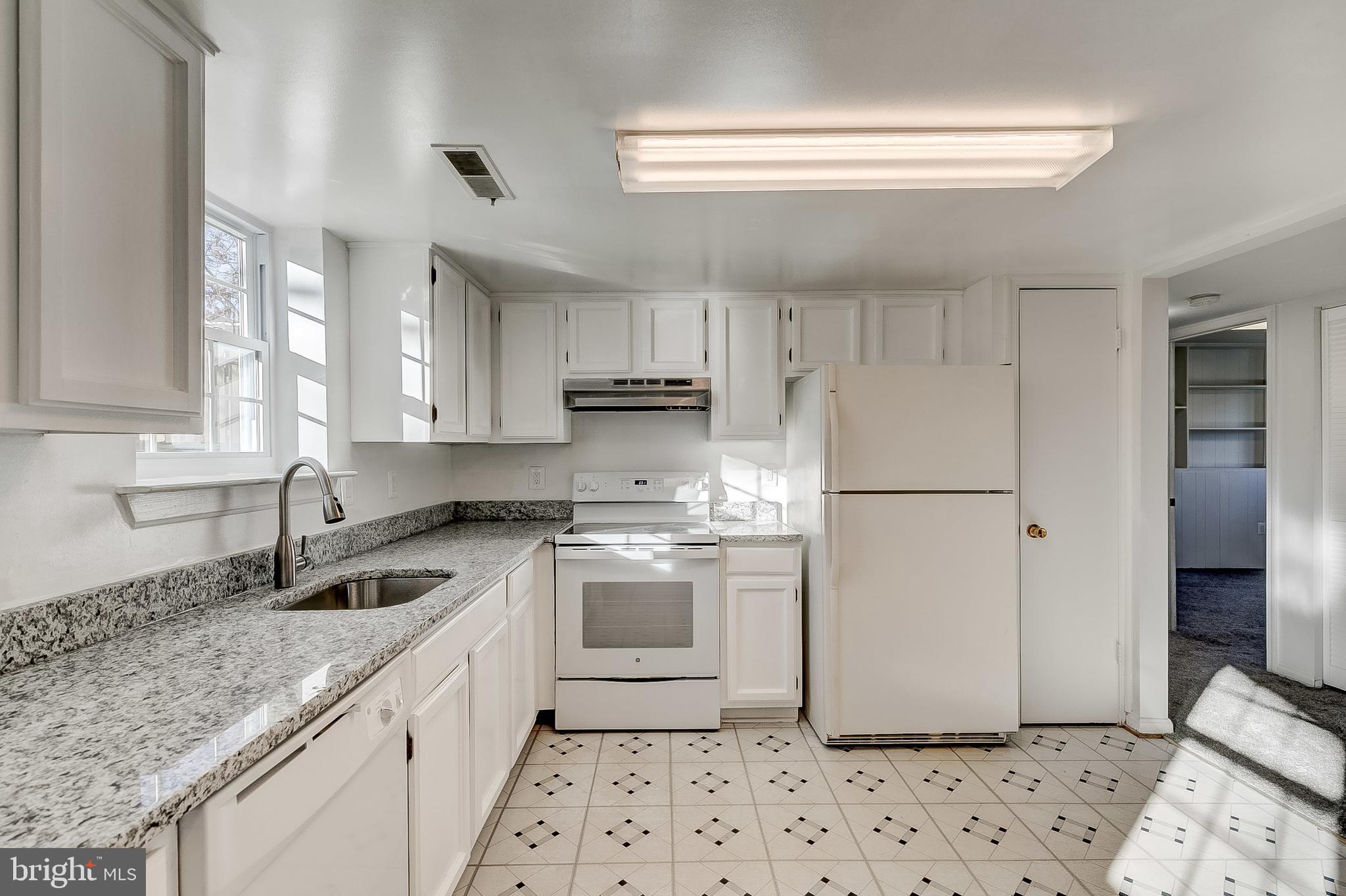 9324 Decatur Place Laurel, MD 20723 - Photo 10 of 35 Kitchen