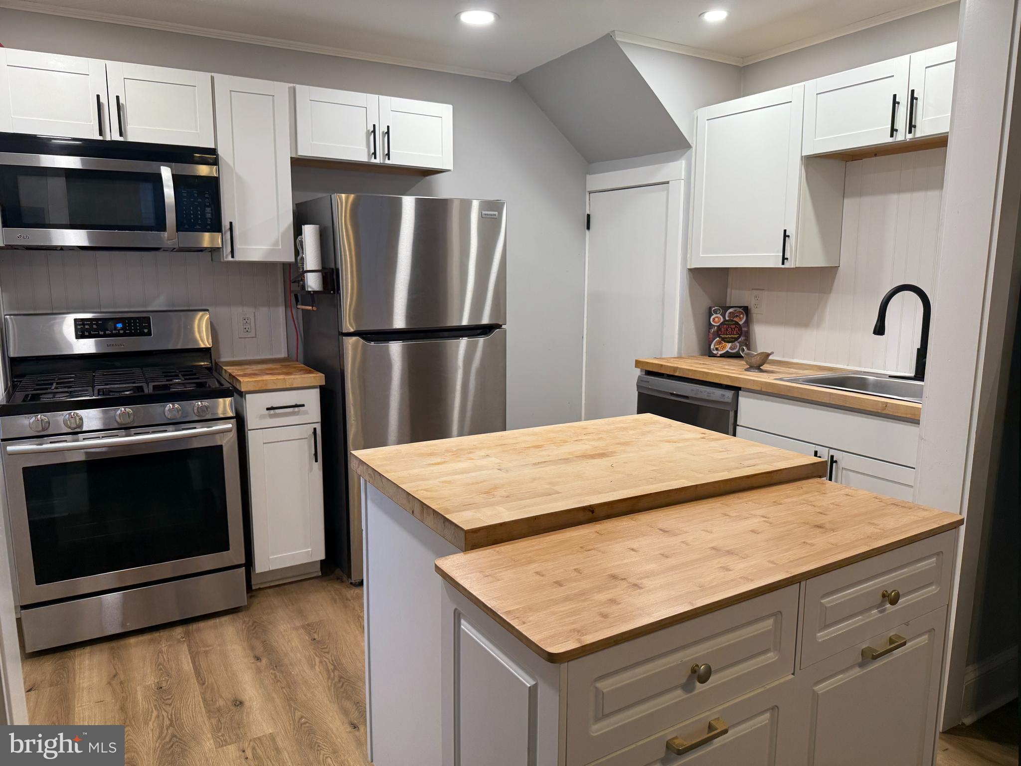 15 West Forestview Road Brookhaven, PA 19015 - Photo 5 of 19 Kitchen