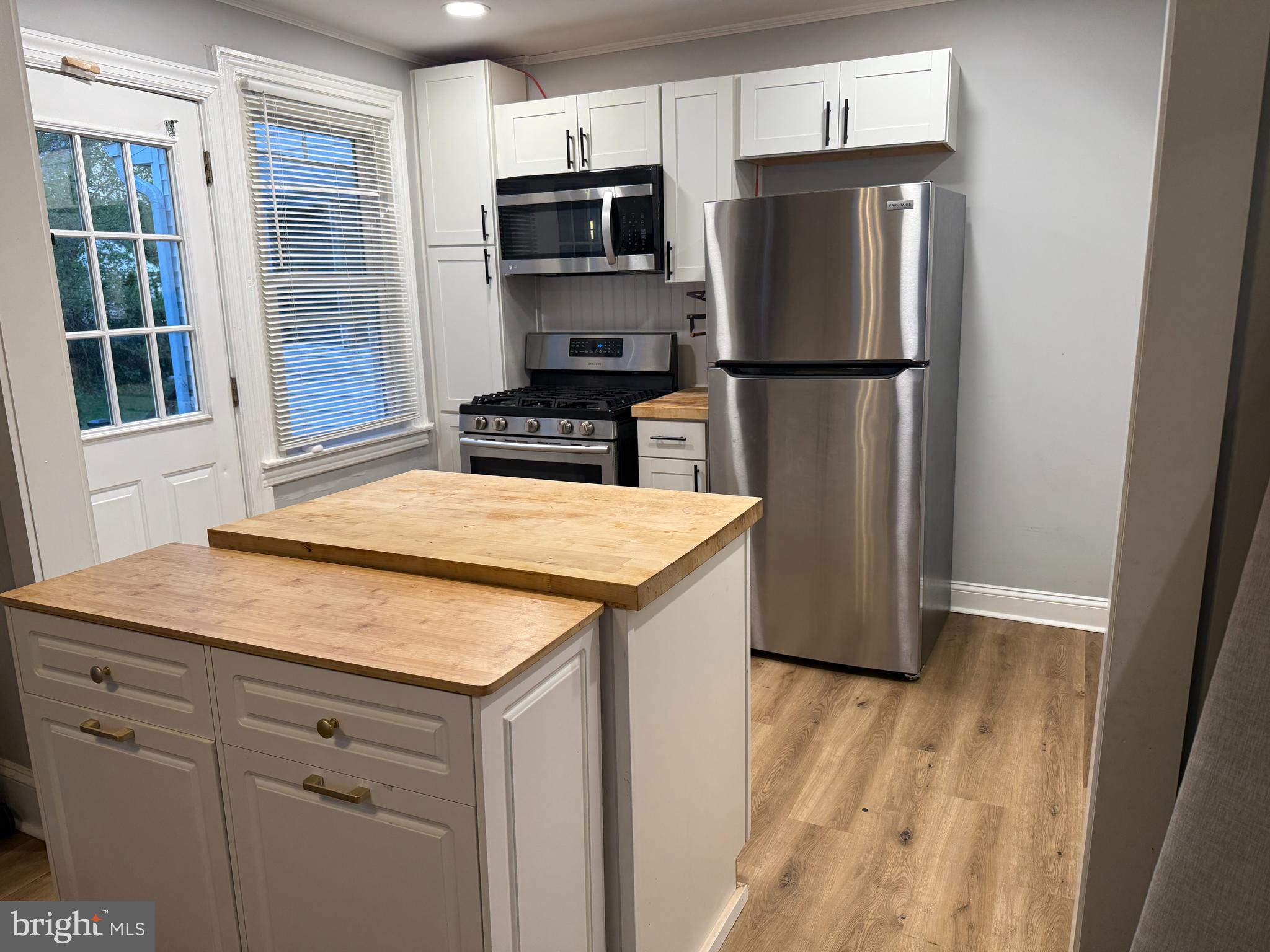 15 West Forestview Road Brookhaven, PA 19015 - Photo 7 of 19 Kitchen Island