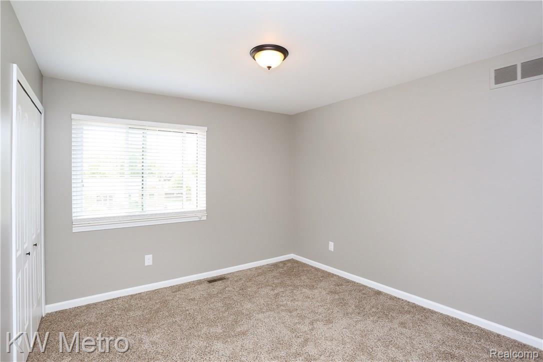 254 Slade Court Rochester, MI 48307 - Photo 31 of 48 Slade-30.jpg