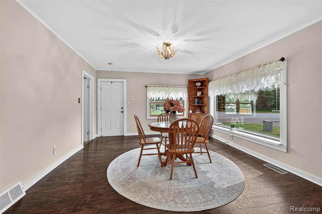2154 West Maple Avenue Flint, MI 48507 - Photo 2 of 16