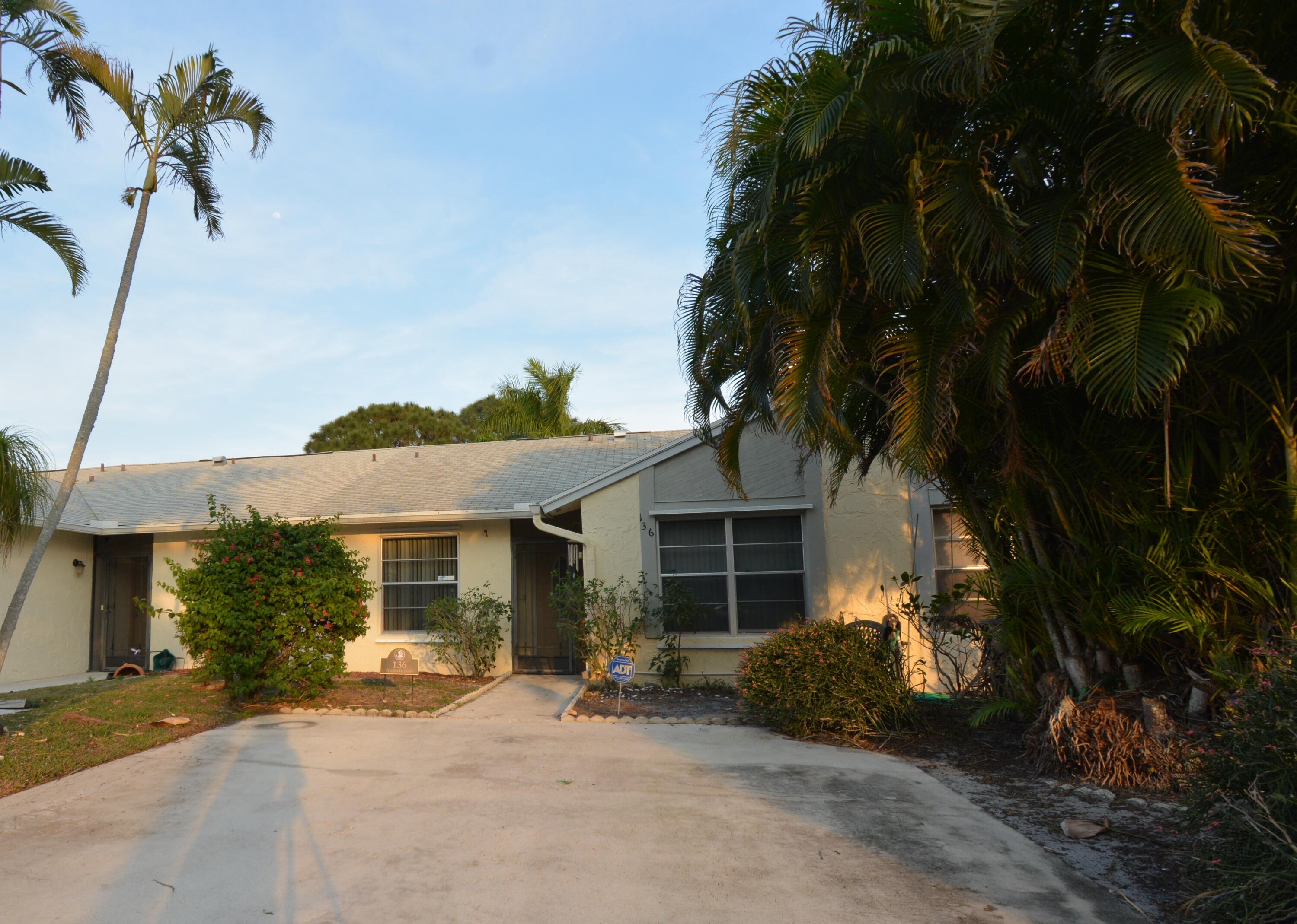 136 Pinewood Court Jupiter, FL 33458 - Photo 1 of 12 Front
