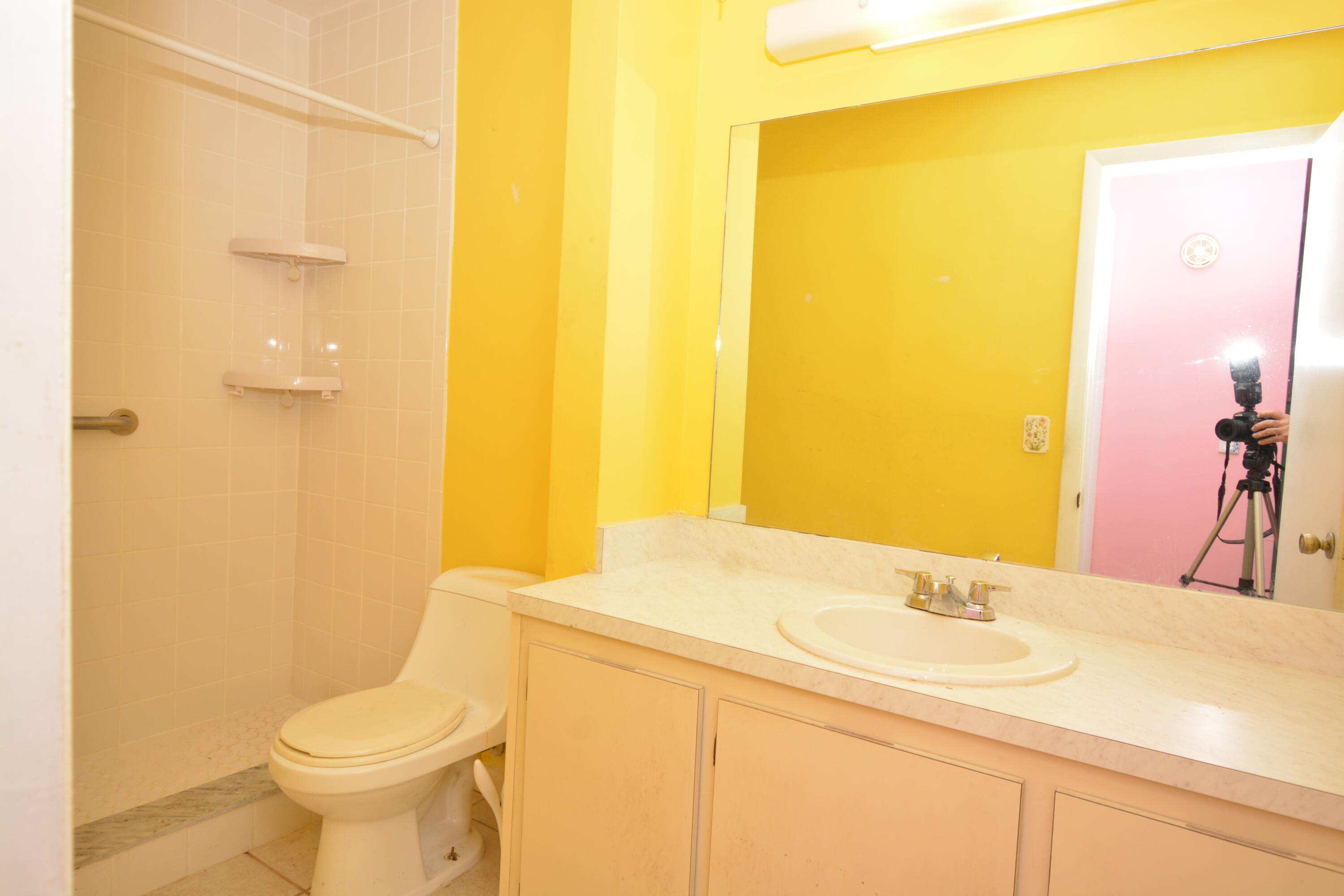 136 Pinewood Court Jupiter, FL 33458 - Photo 12 of 12 Bathroom 2